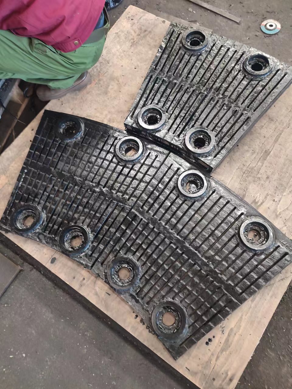 福建碳化铬耐磨板，堆焊耐磨管